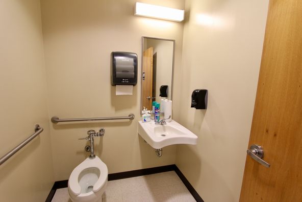 Class A Office/Medical : 2 Southern Point Pkwy, Hattiesburg, MS 39401